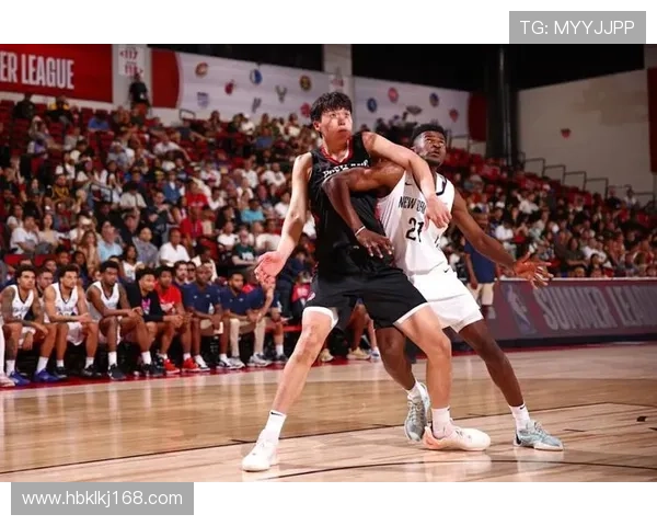 杨瀚森夏季联赛爆发火箭大战开拓者展现内线统治力